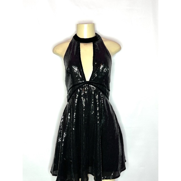 FREE PEOPLE BLACK SEQUIN HALTER FIT & FLARE MINI DRESS SIZE 4 - Picture 2 of 6